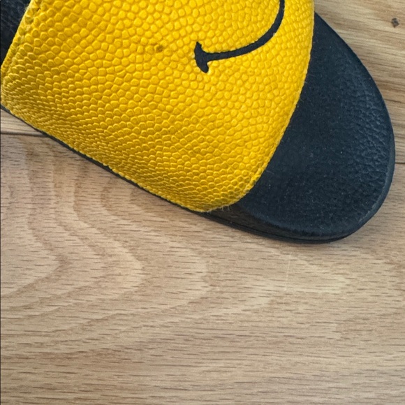 Chinatown market slides - Picture 5 of 5